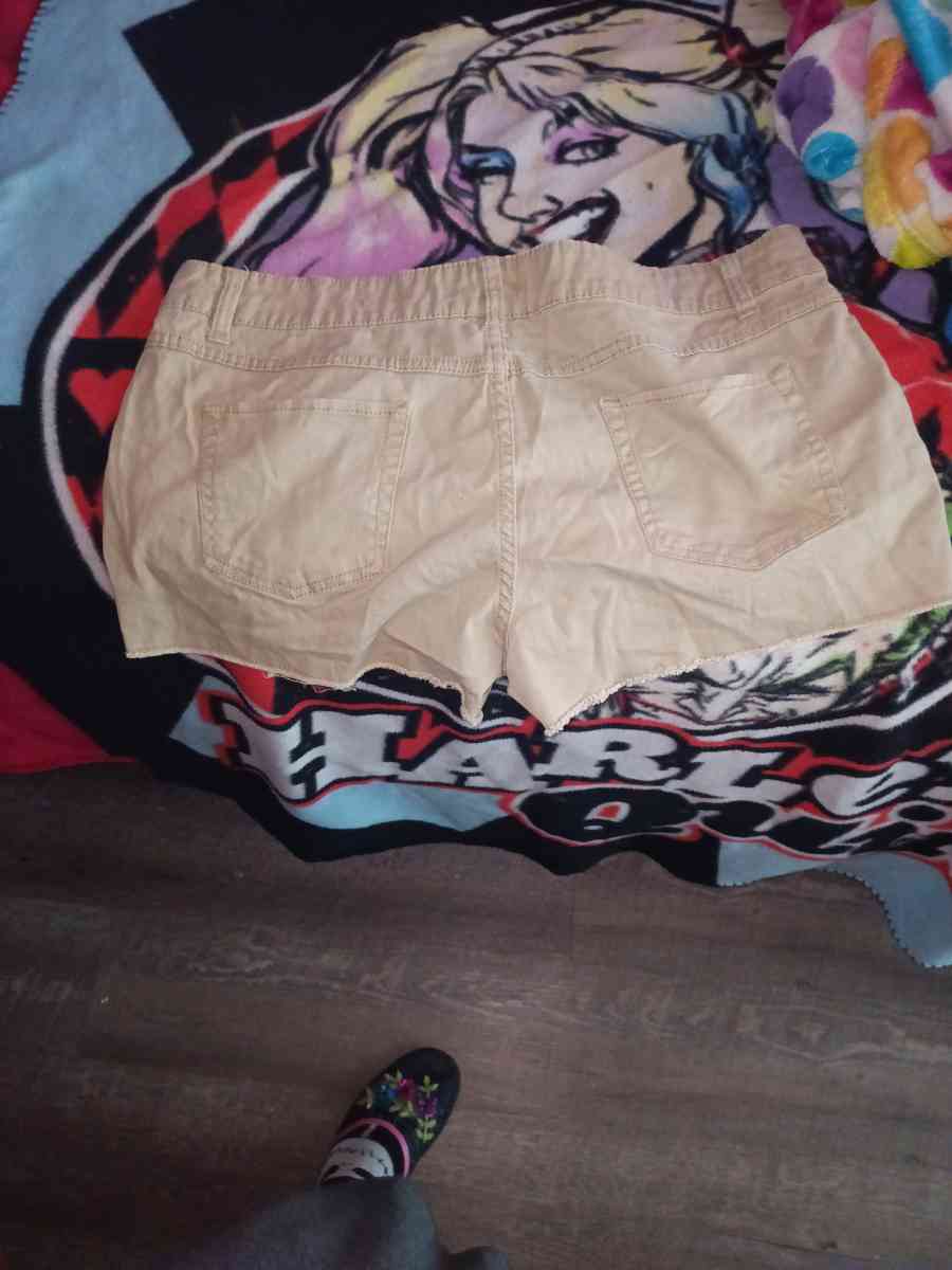 jr size 17 shorts