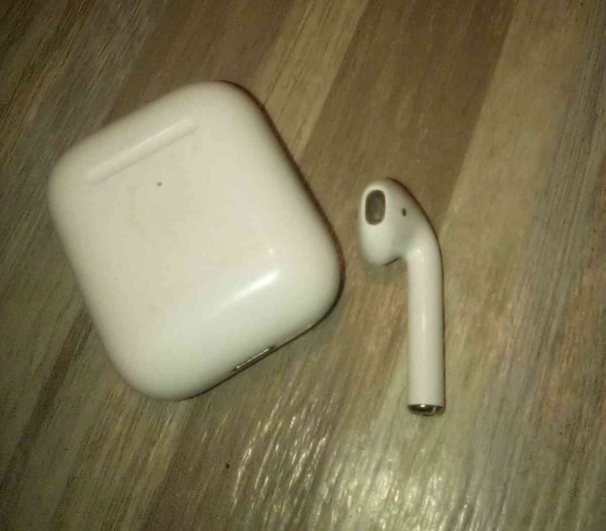 apple airpods 1st gen missing the right earbud