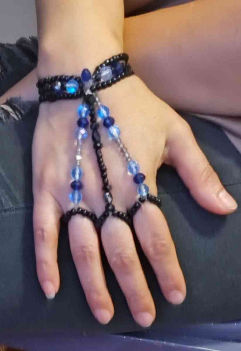 hand jewelry