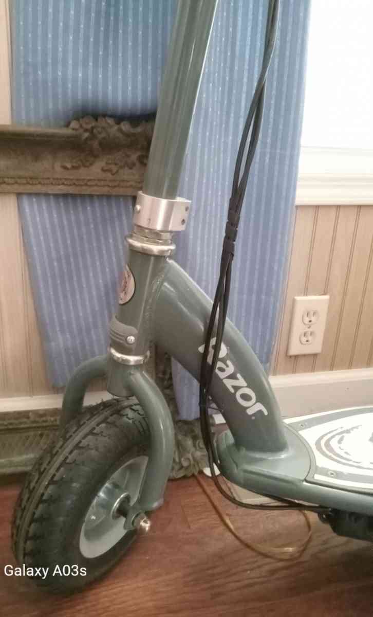Razor Adult Electric Scooter E300