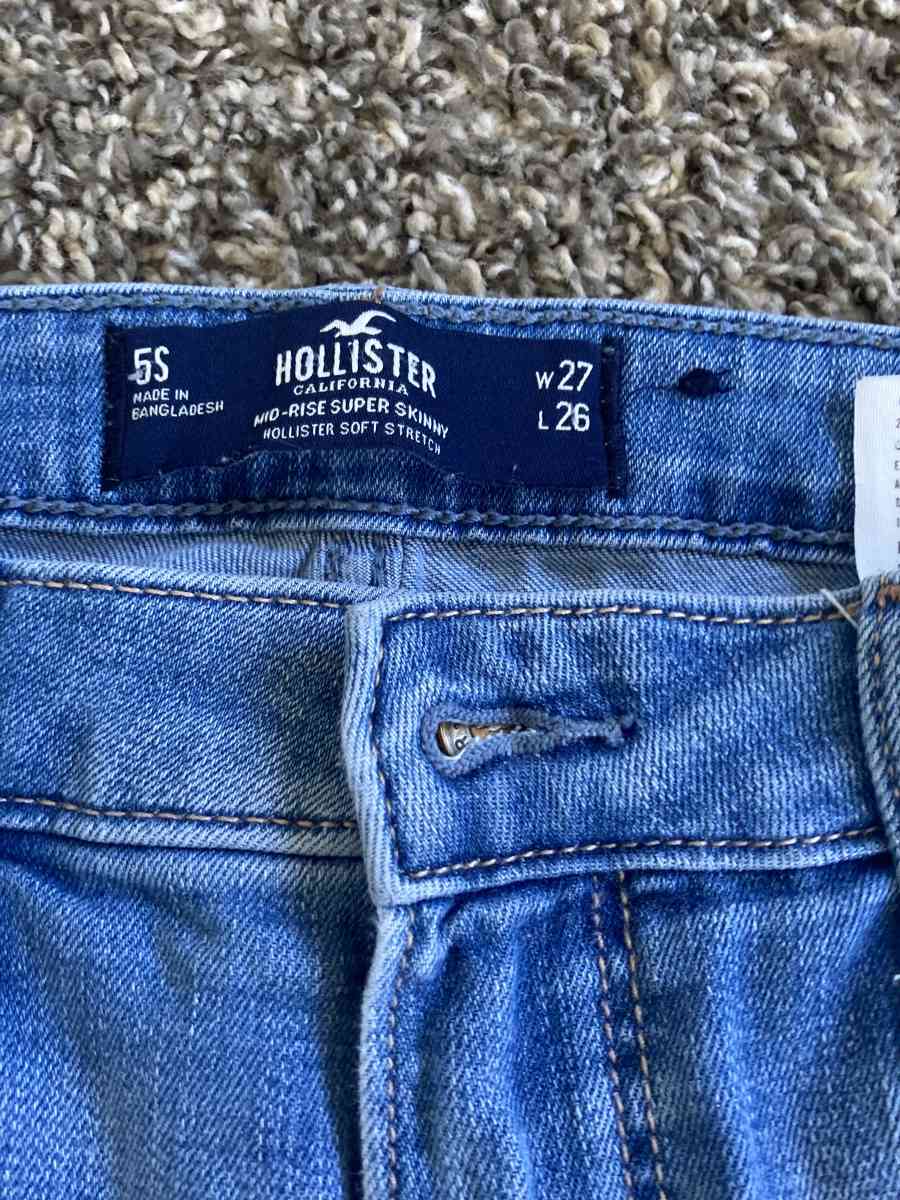 Hollister Mid Rise Super Skinny Size 5s