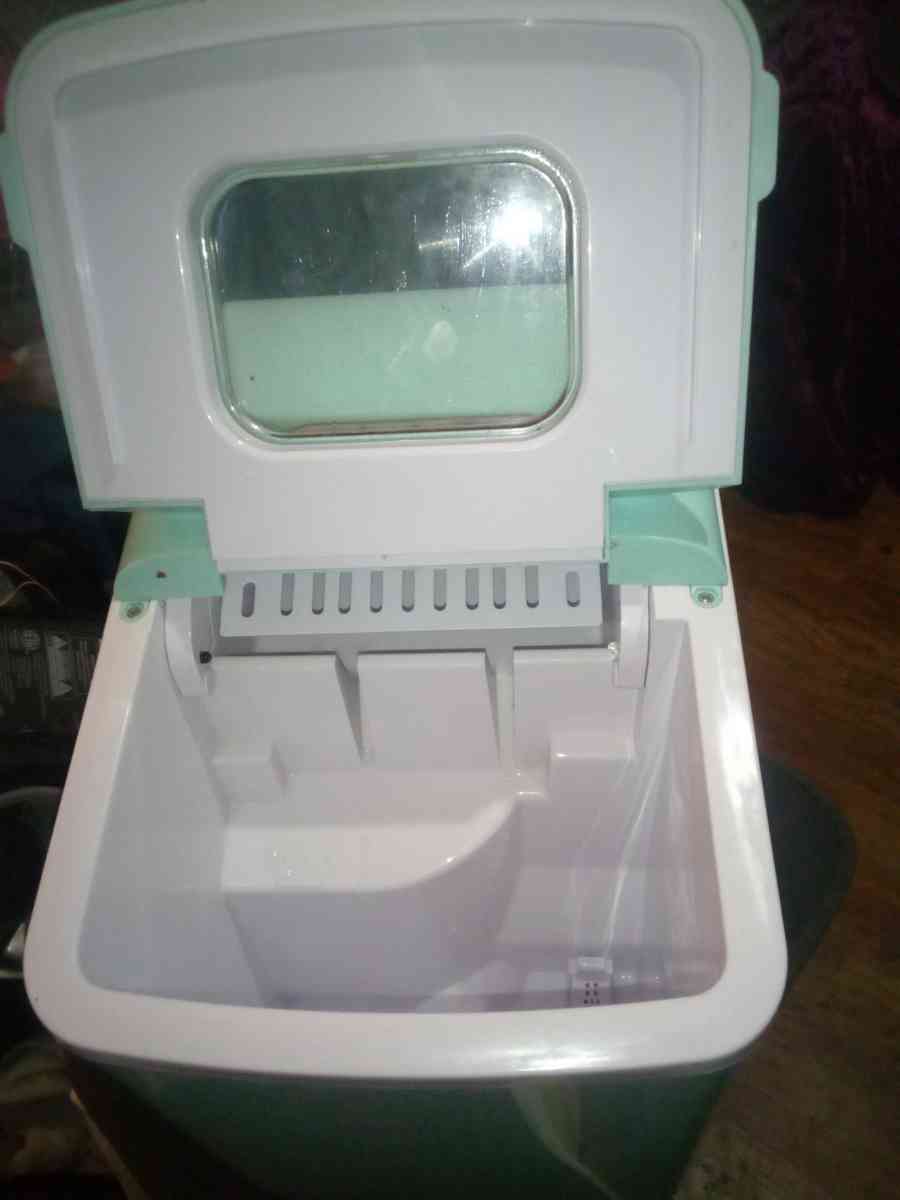 igloo ice maker