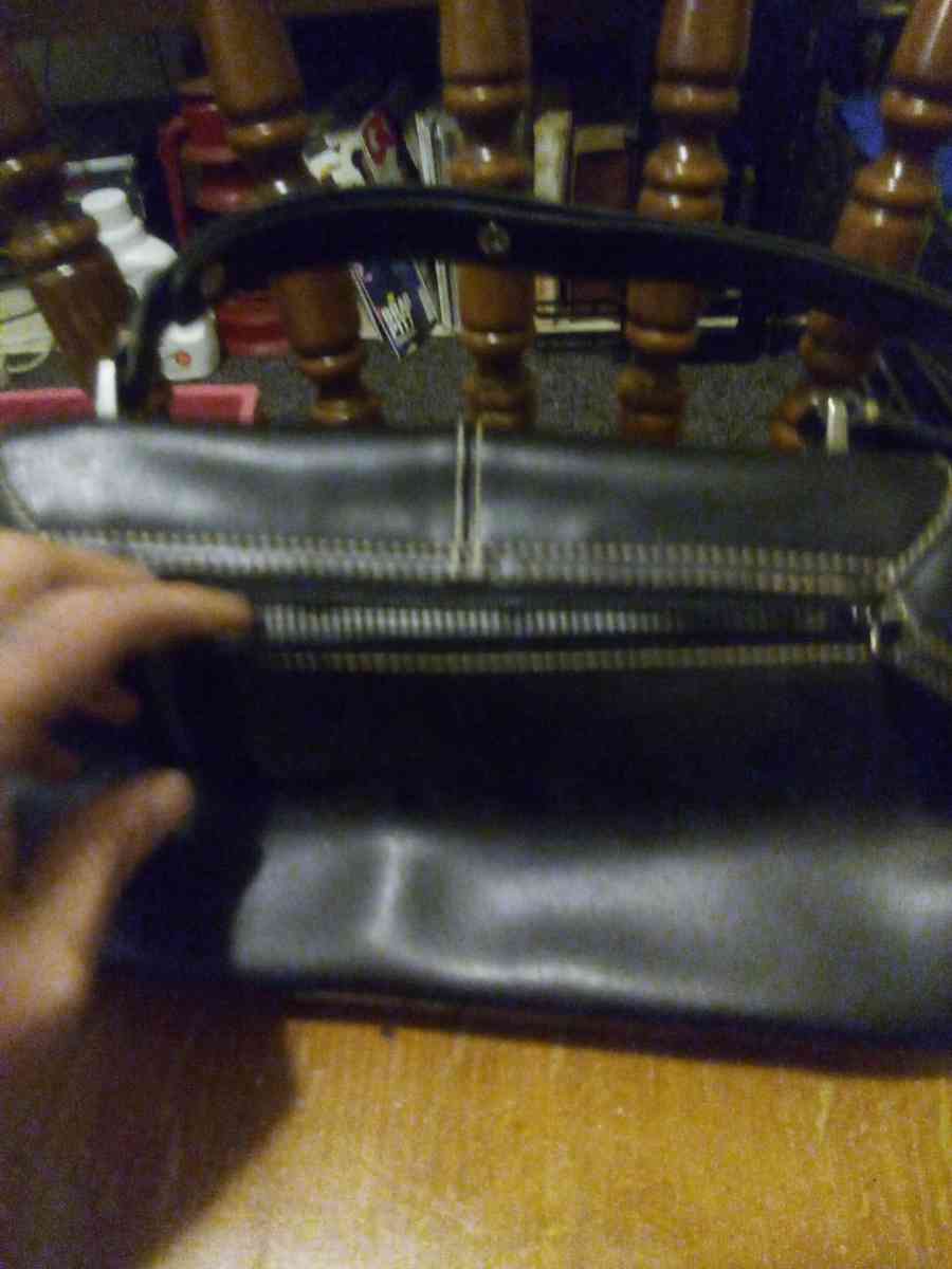 LIZ Clainborne ACCESSORIES