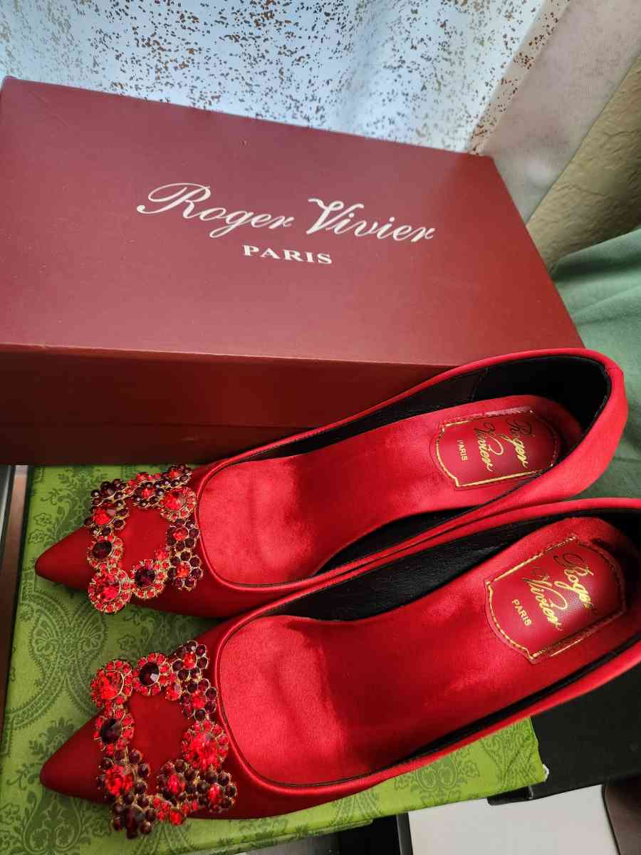 Roger Vivier Red shows size 8