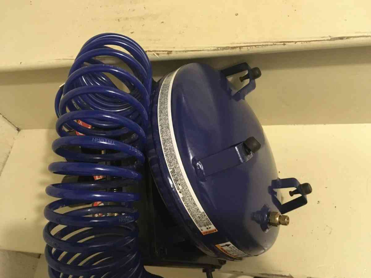 Campbell Hausfeld FP2028 1 Gallon Air Compressor