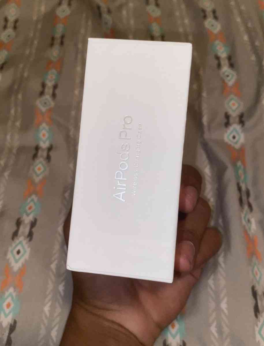 Apple AirPods Pro Charging Case Included And charger include