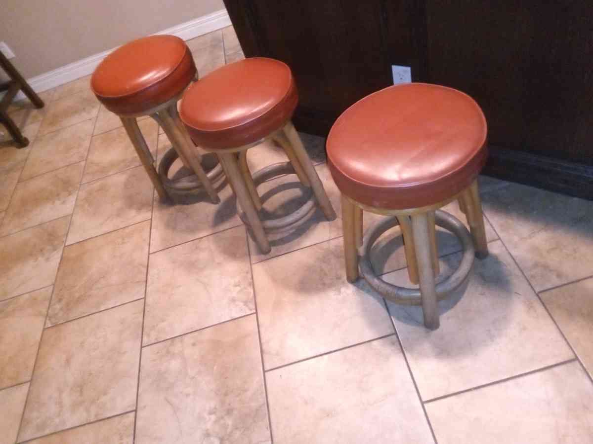 3 bar stools 100