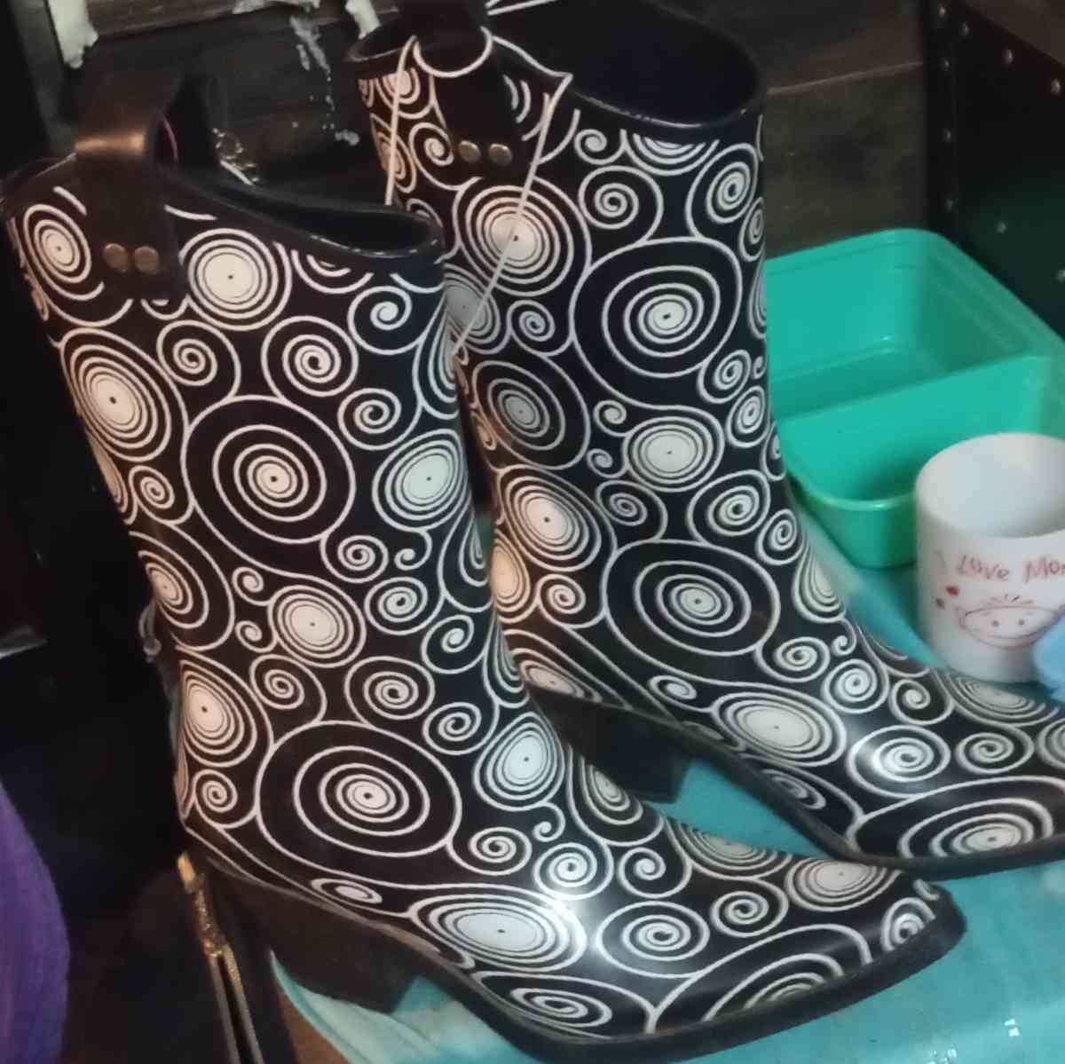 ladies new beautiful rubber boots size 8