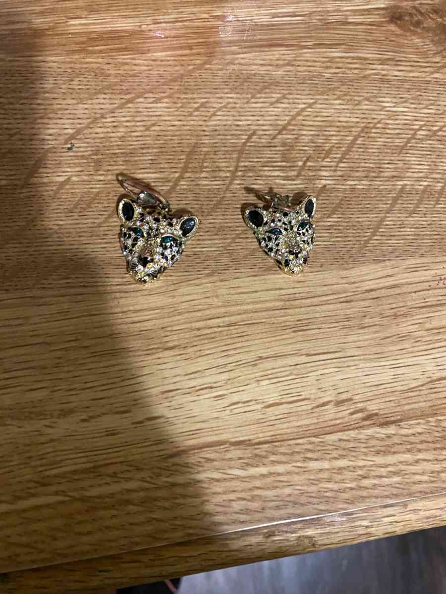 10 carot gold jaguar earrings