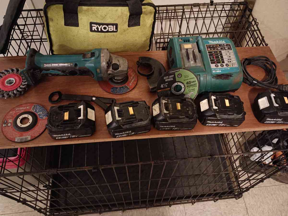 Makita 18 volt angle grinder and charger with extra batterie