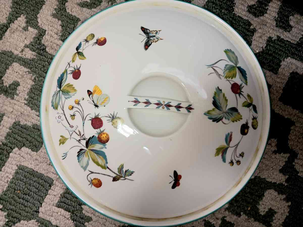Royal Westinghouse casserole dish with cover