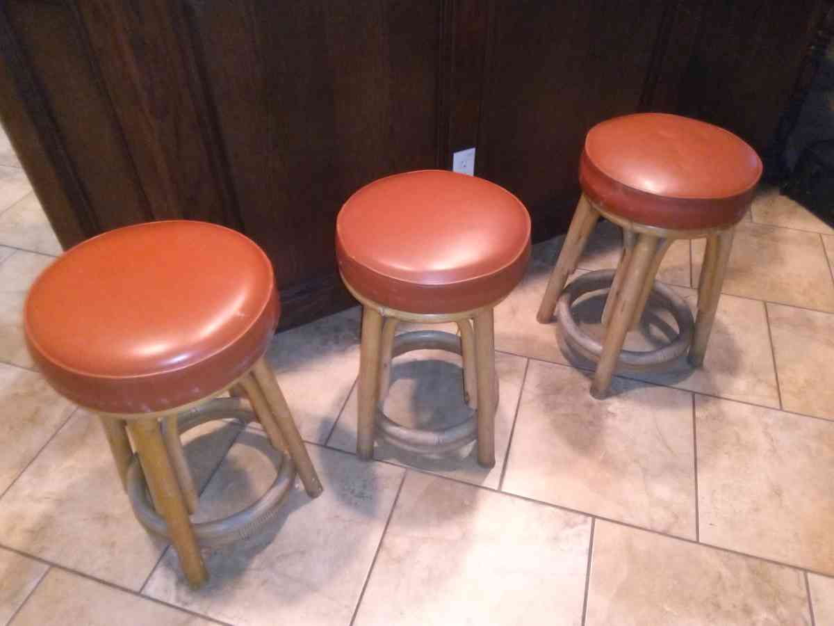 3 bar stools 100