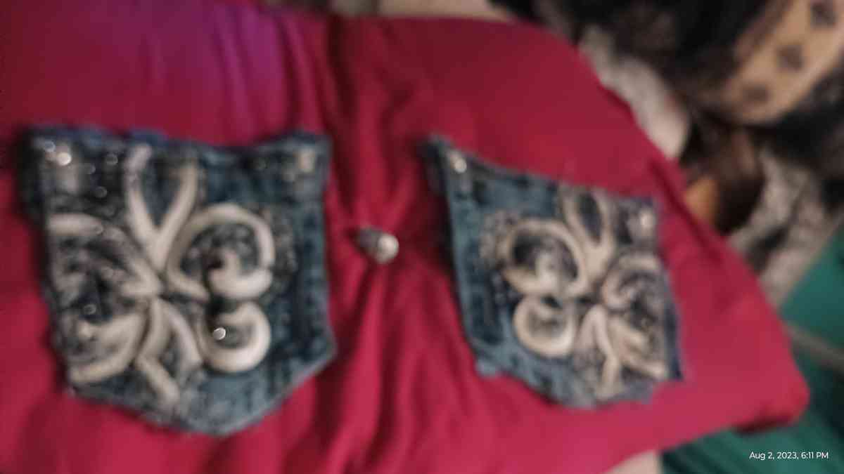 miss me back pockets and button