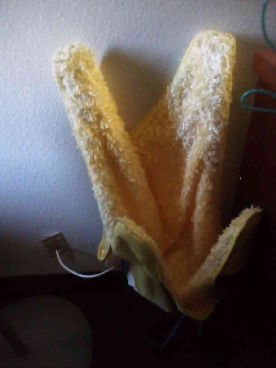 fold able yellow chair