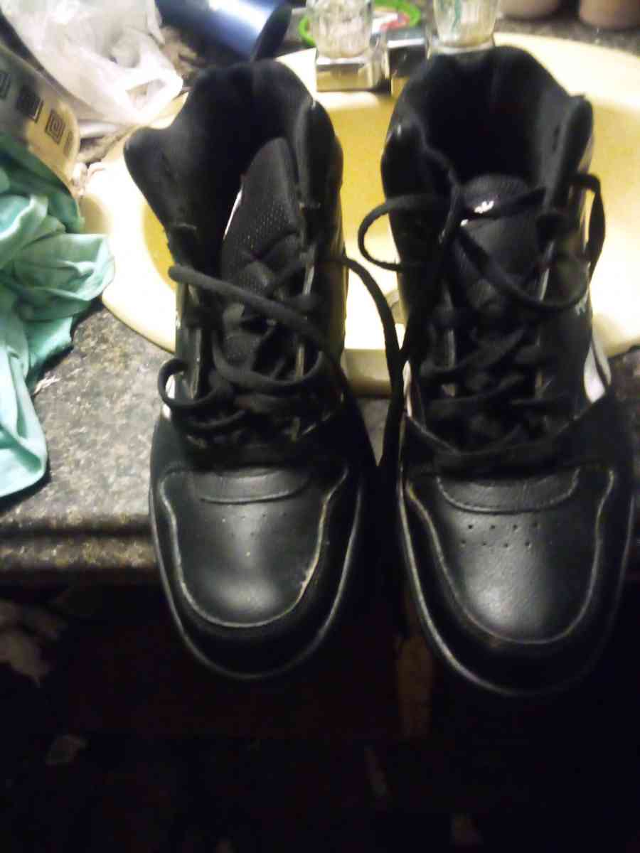 Black and white Reeboks High tops