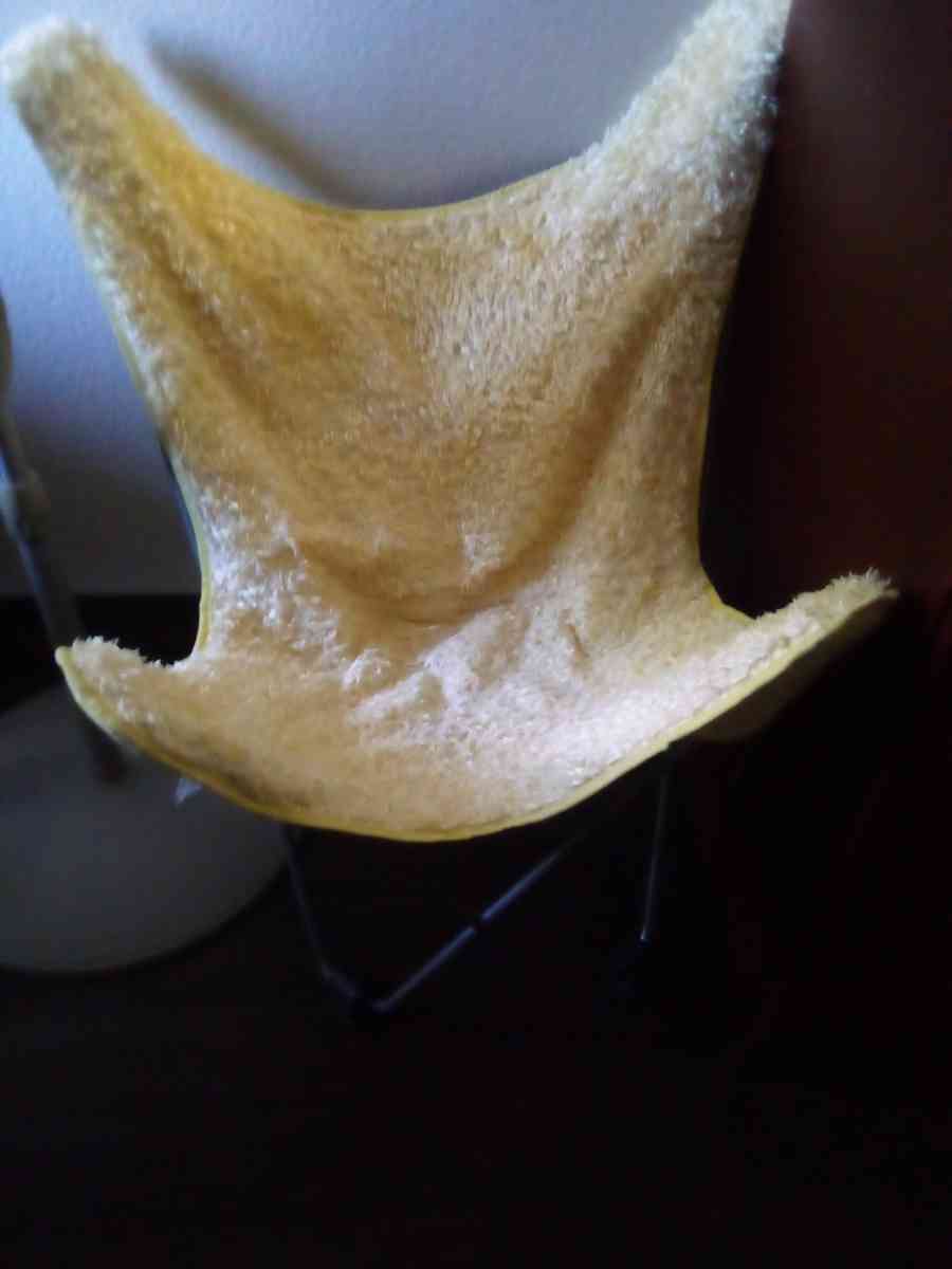 fold able yellow chair