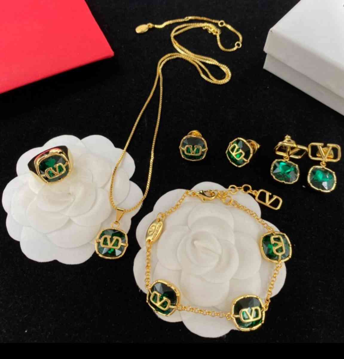 Valentino set fine jewelry