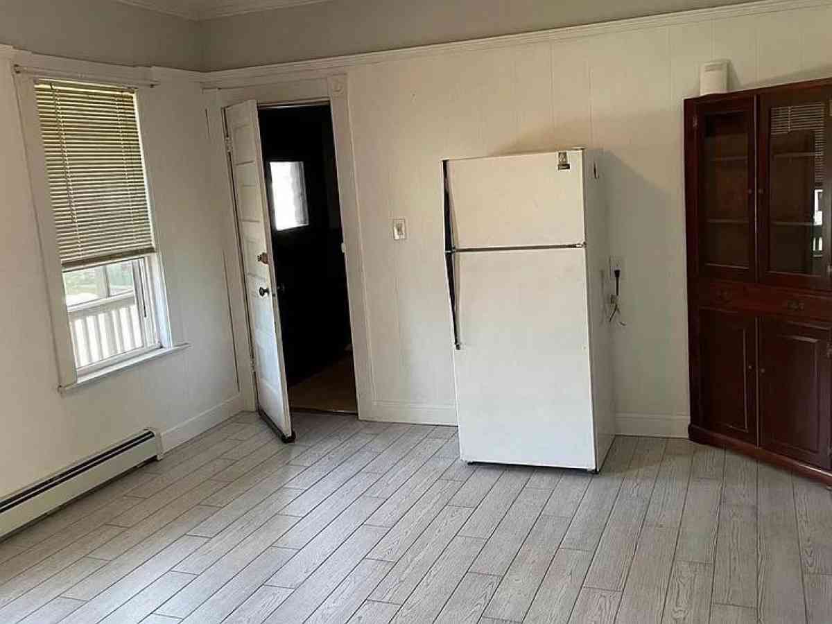 Highlands Neighborhood Lowell Massachusetts Apartment