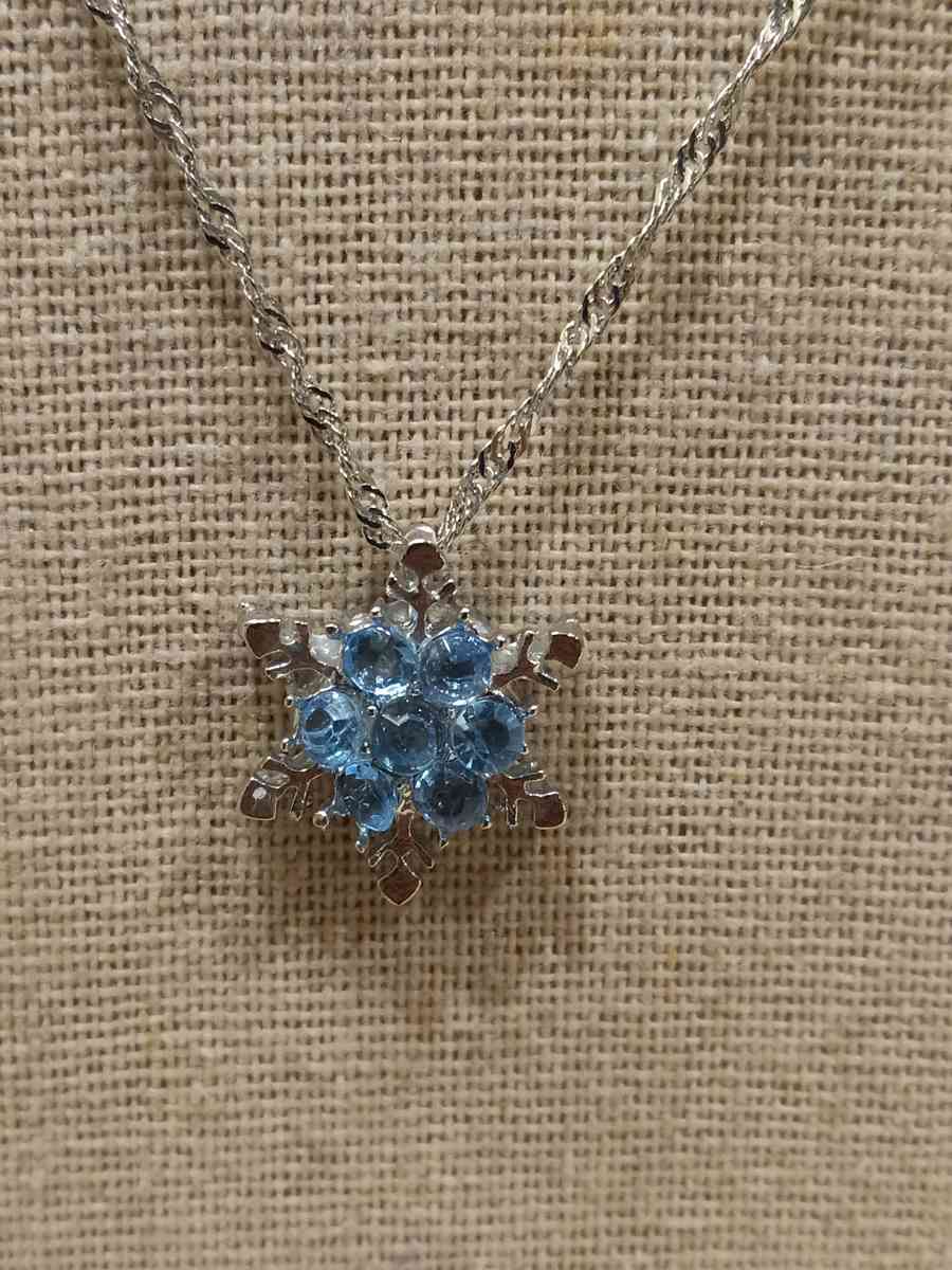 New Womens Christmas Necklace