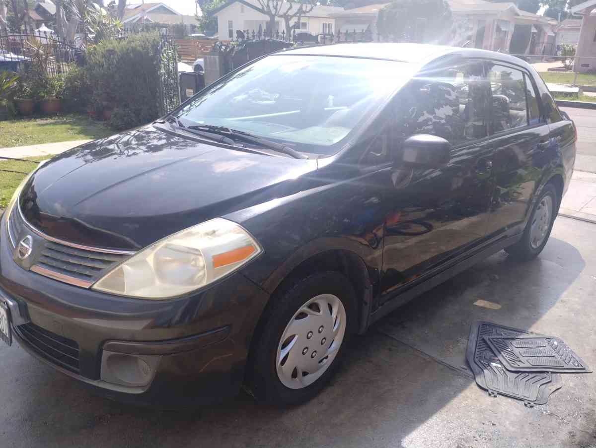 2009 Nissan versa