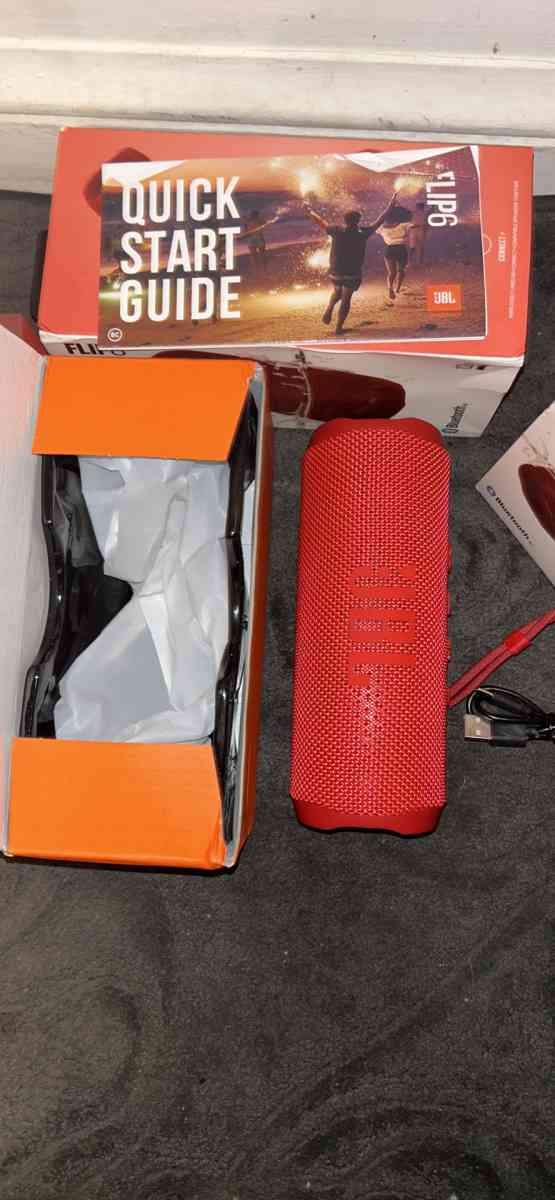 brand new JBL flip 6 speaker