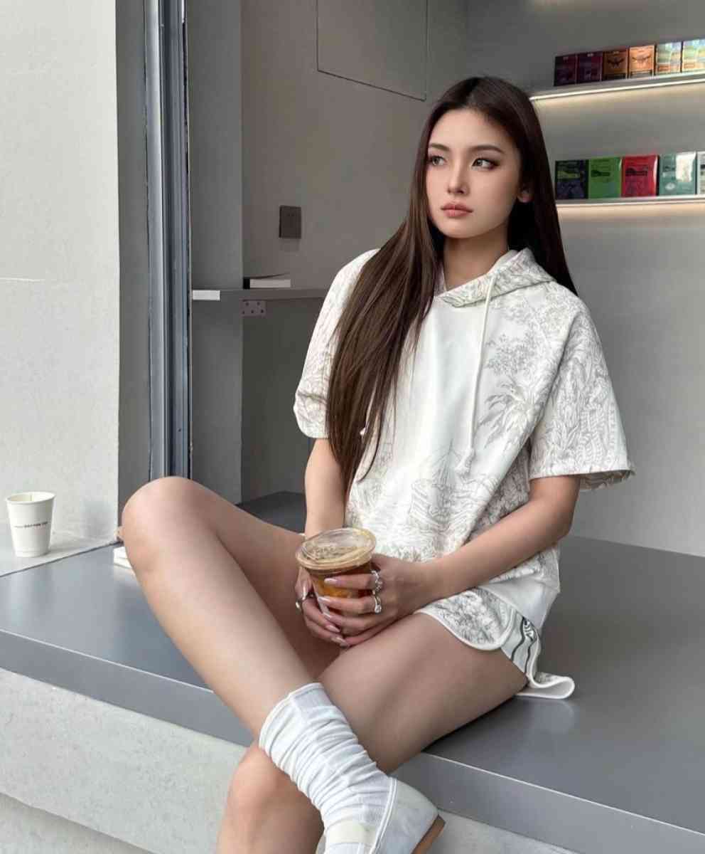 CDior blouse and short large