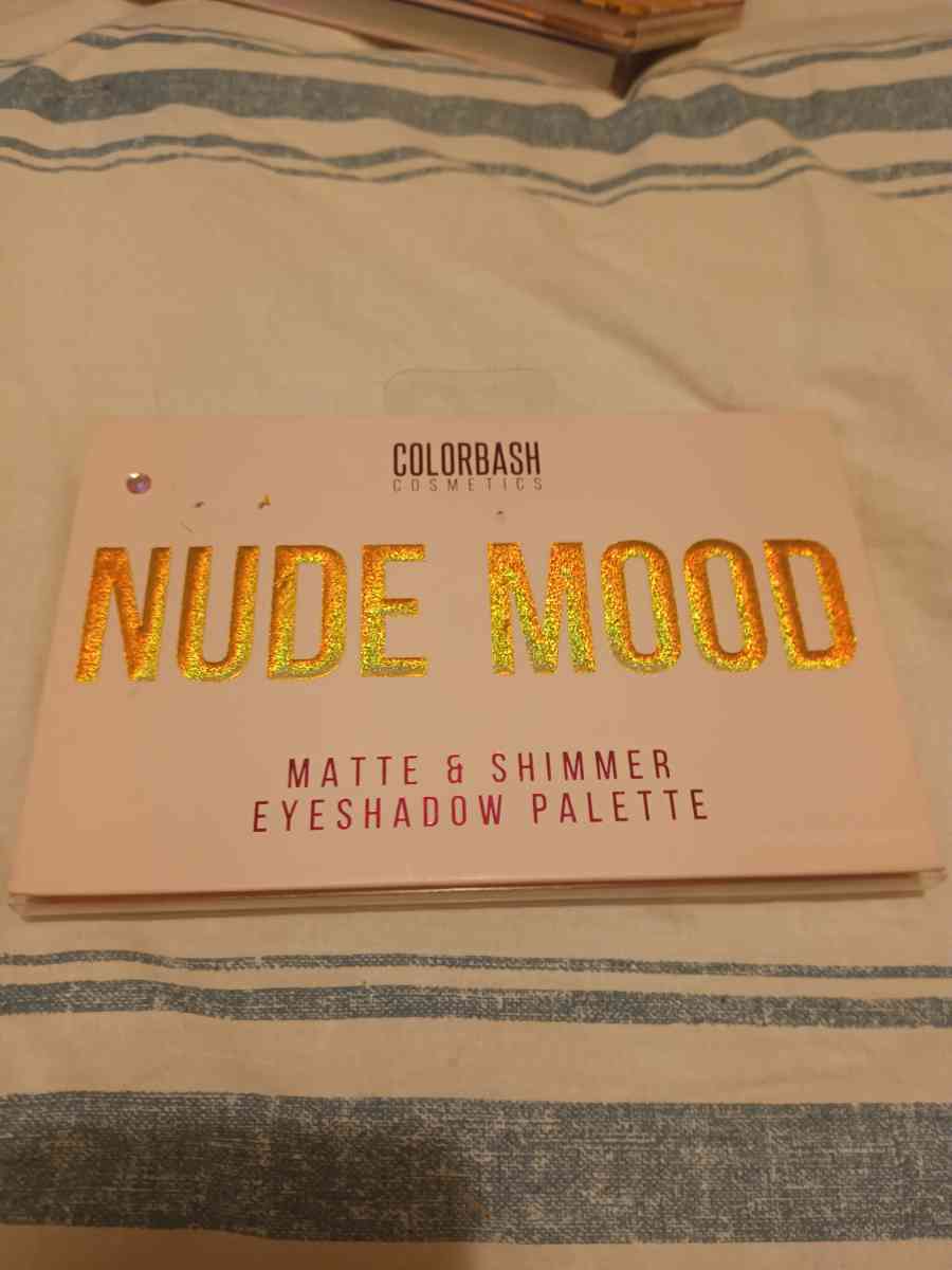 eyeshadow palettes full size four five of them