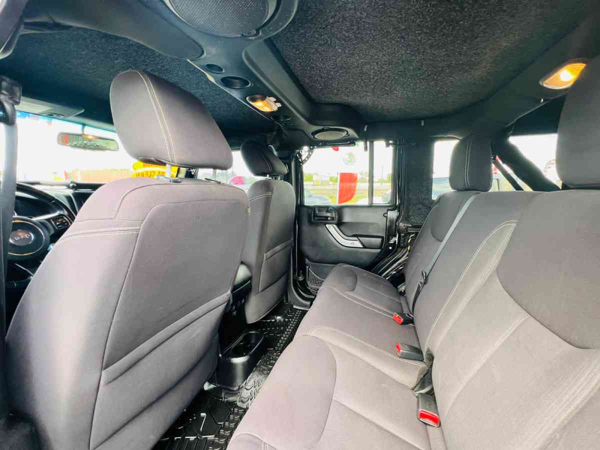 2013 Jeep Wrangler Unlimited 95k millas