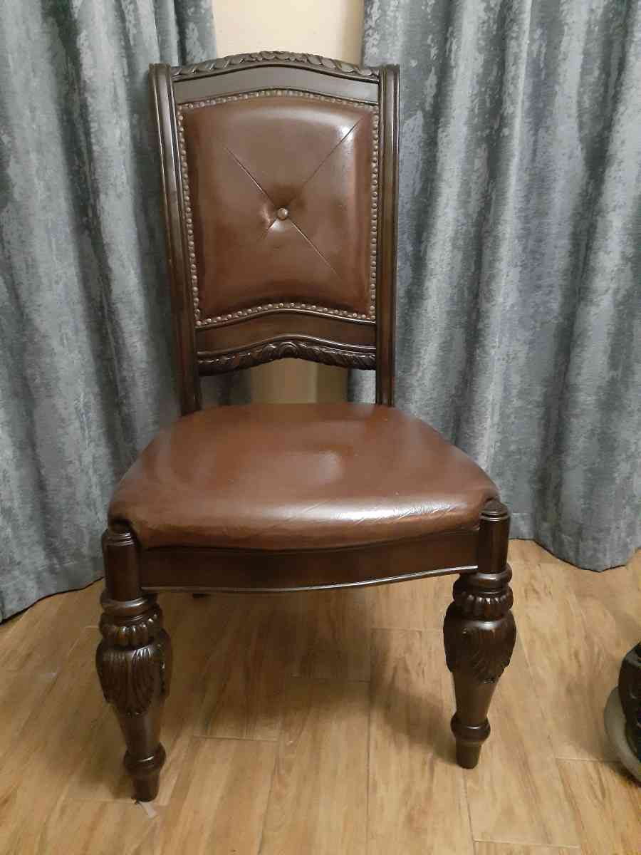 Antoinette Formal Dining room chairs 5 in all one with arms