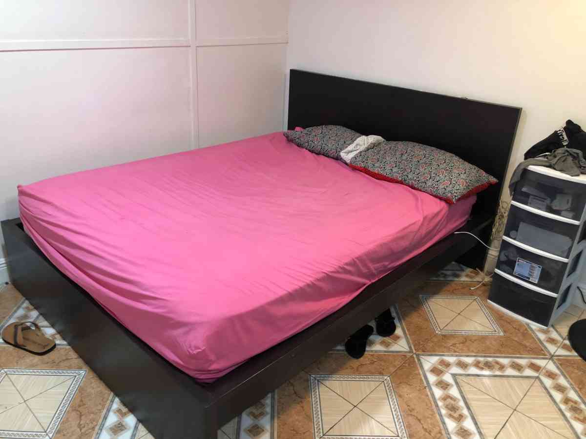 cama grande con corchon