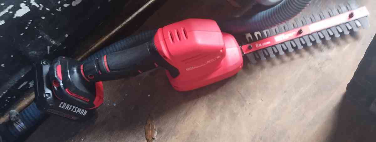 20 v max 8in hedge trimmer