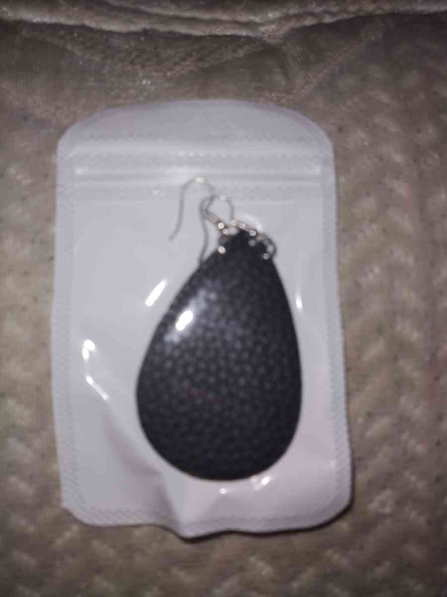black teardrop earrings