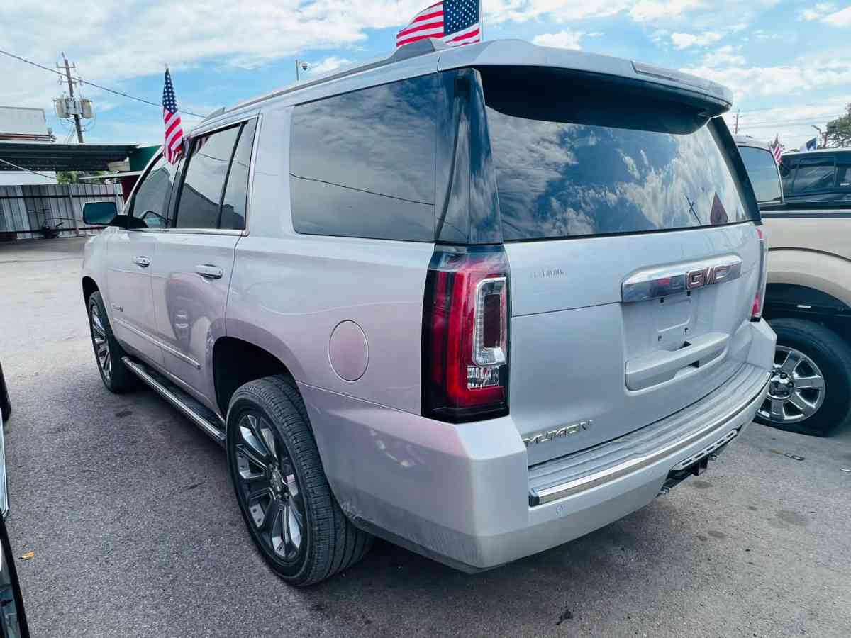 2016 Gmc Yukon Denali 153k millas