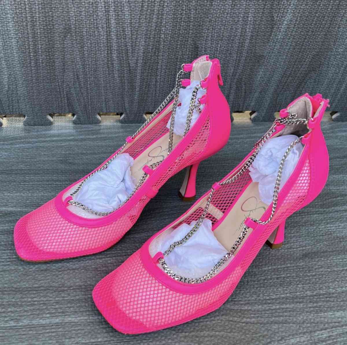 HEELS SIZE 5 and a half