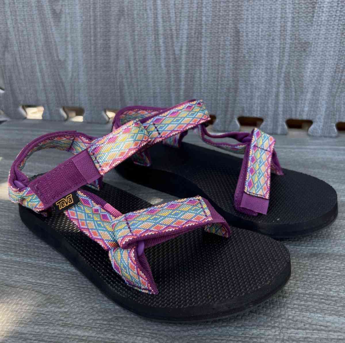 TEVA WMNS size 6