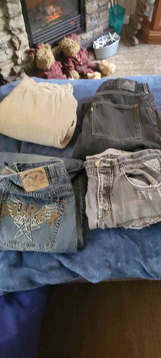 mens jeans 3 pair 3630 and 1 pair 3440 like new