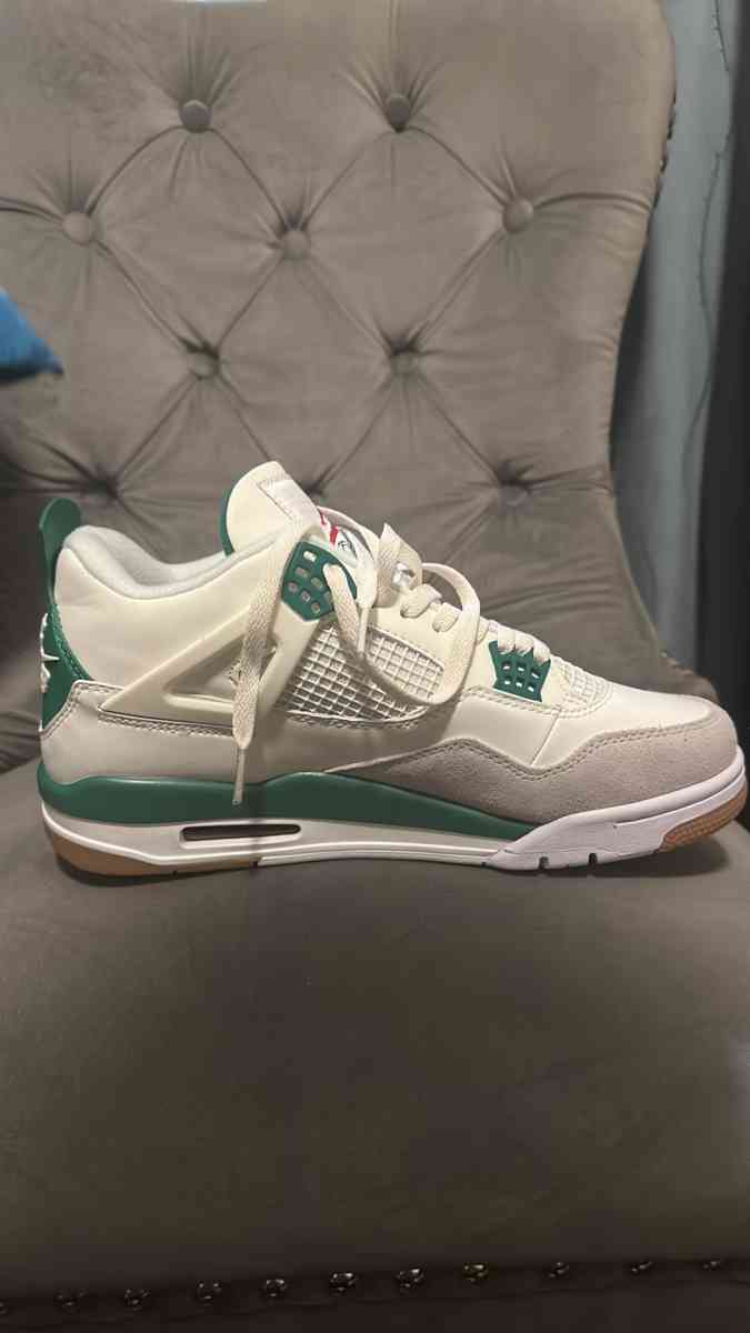 air Jordan 4s pine green