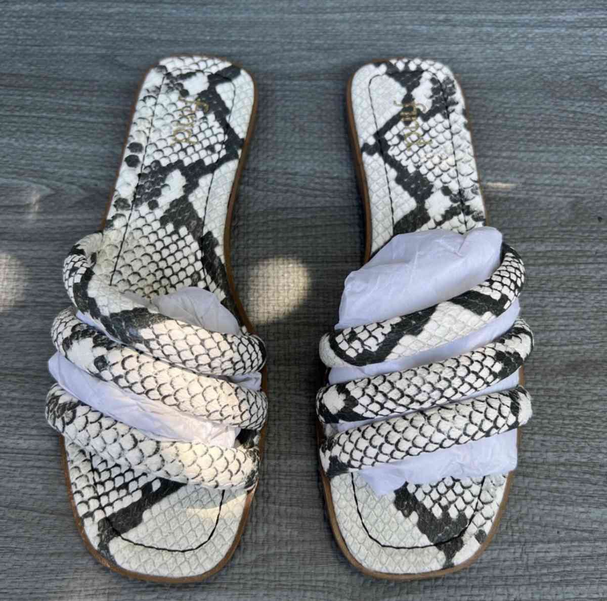 sandals size 7 and a half
