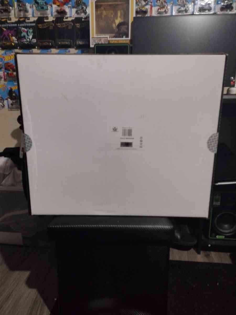 Ashton microphone Halo shadow