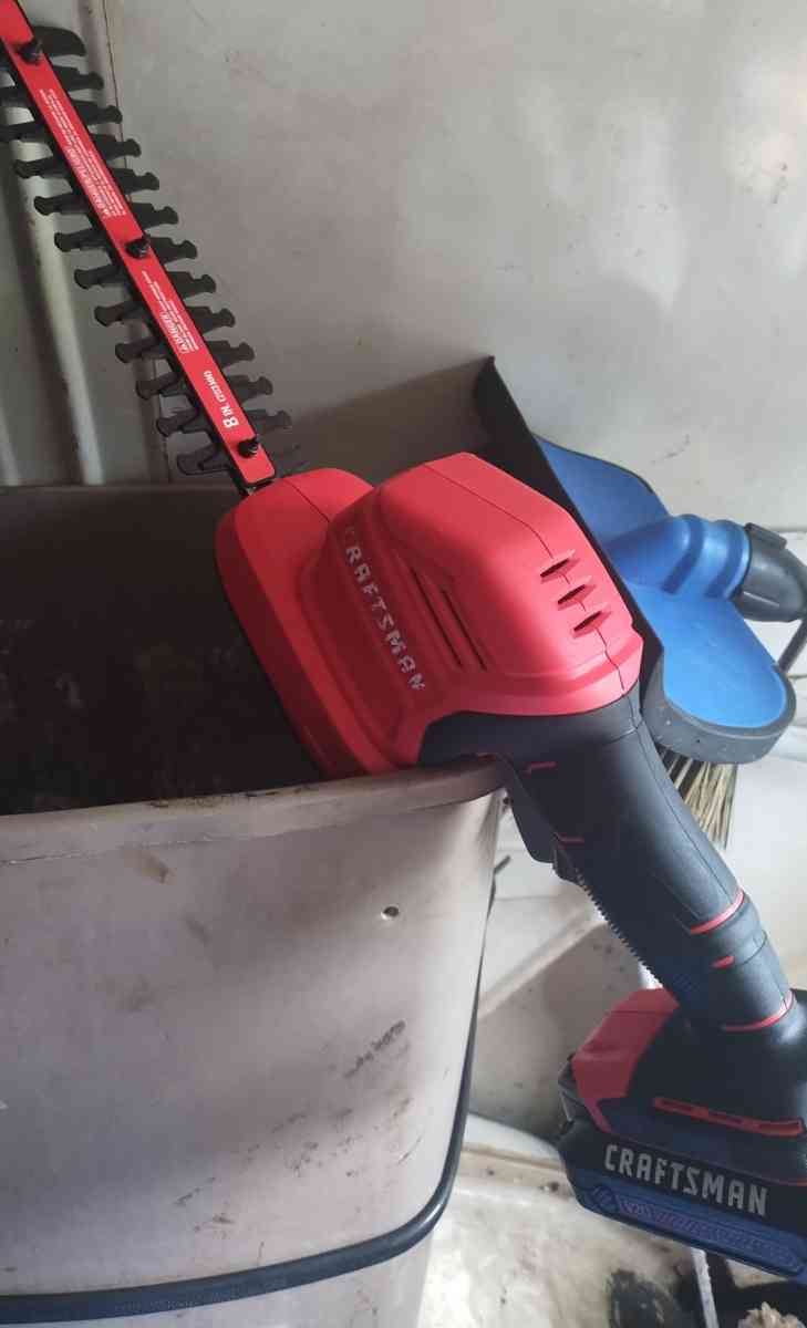 20 v max 8in hedge trimmer