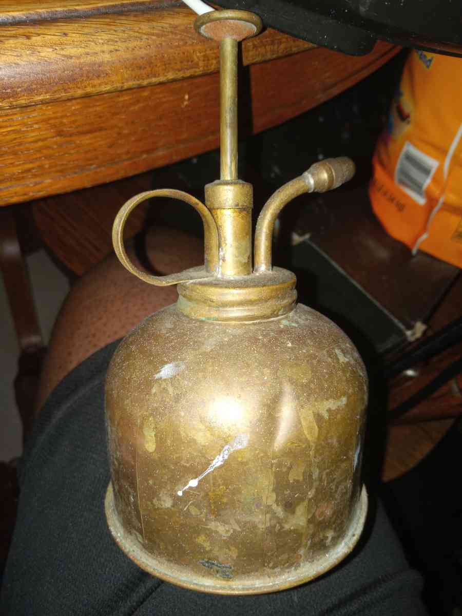 vintage oil can