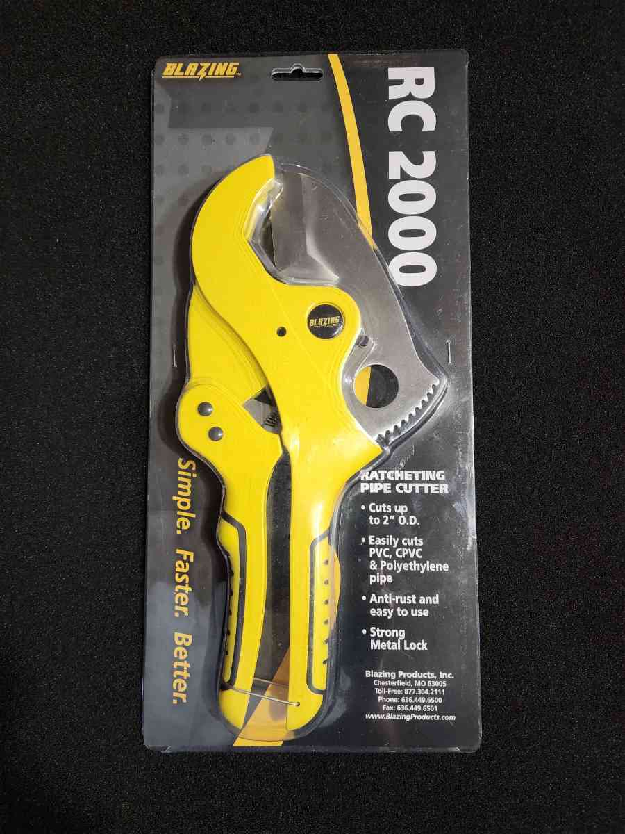 Ratcheting pipe cutter