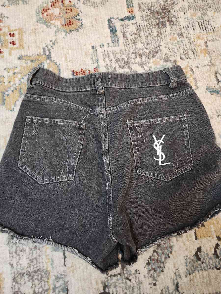 shorts large
