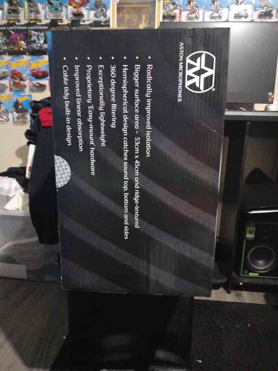 Ashton microphone Halo shadow