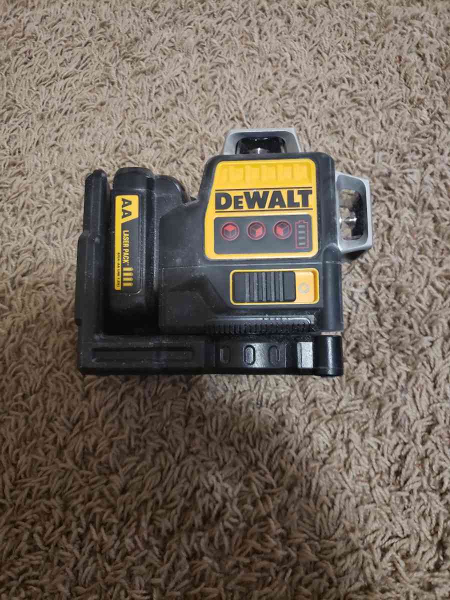 3 line Dewalt laser