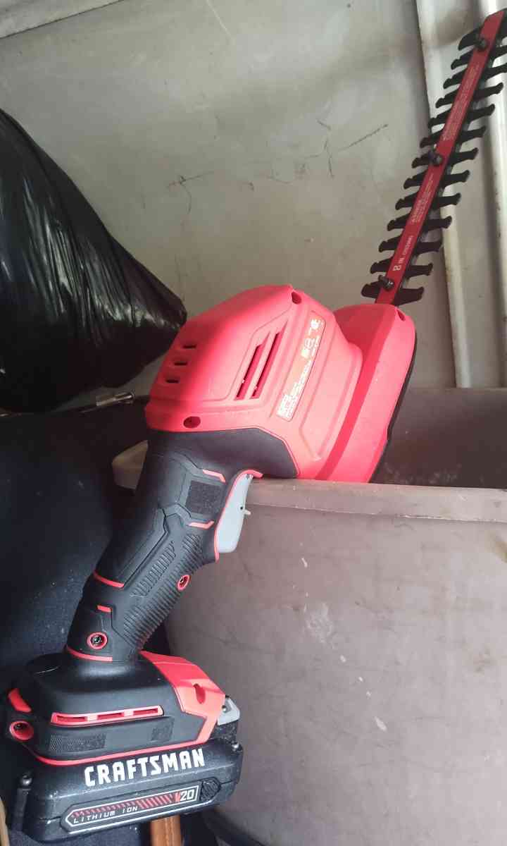 20 v max 8in hedge trimmer