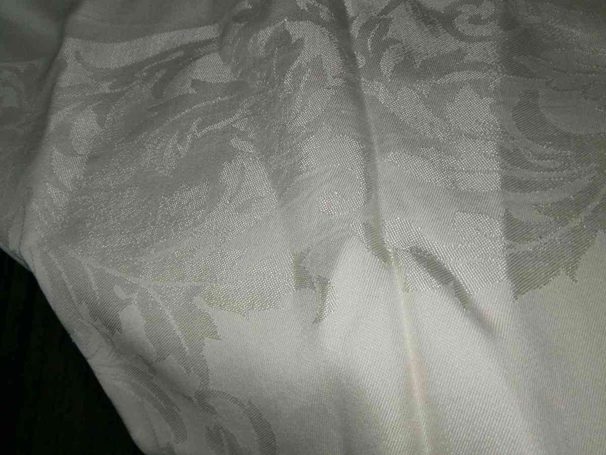 Vintage Linen Tablecloth and 8 napkins