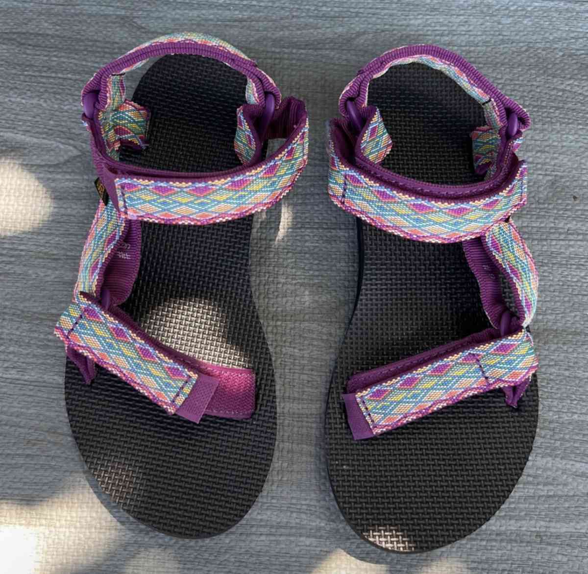 TEVA WMNS size 6