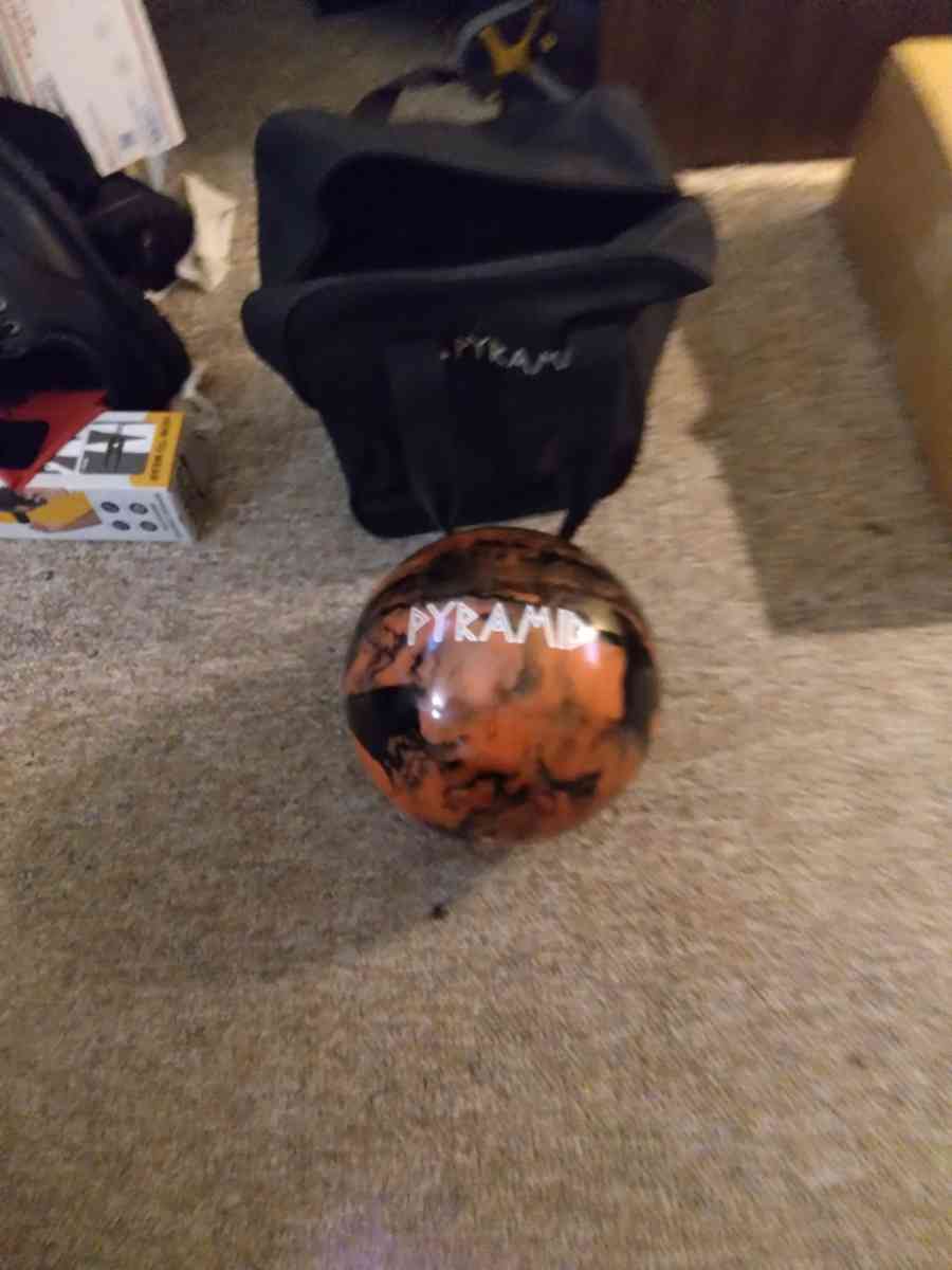Pyramid path bowling ball 12lbs