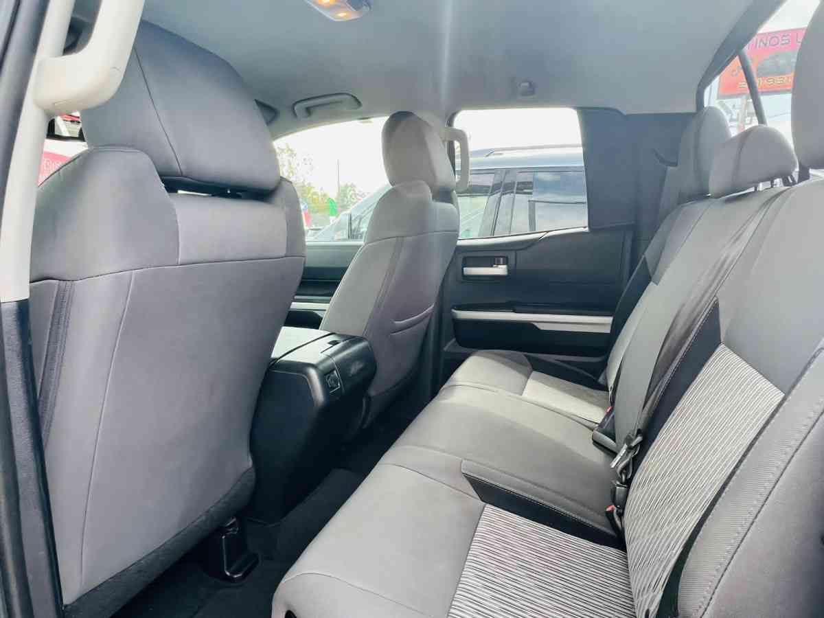 2017 Toyota Tundra 131k millas